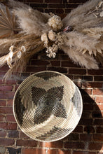 Load image into Gallery viewer, Yandey wall basket
